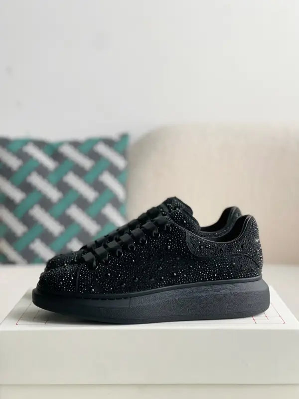 Alexander McQueen Oversized Sneaker in Black/crystal